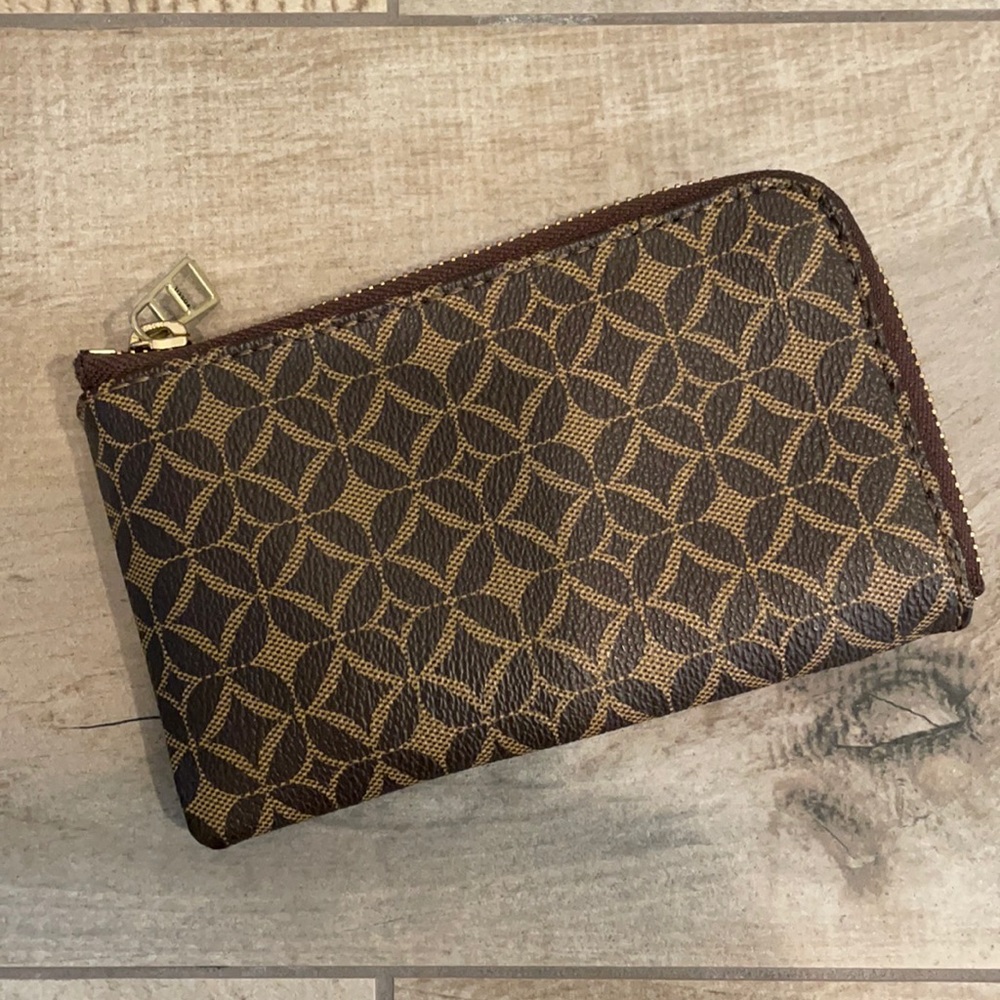 Fossil wallet. NWOT